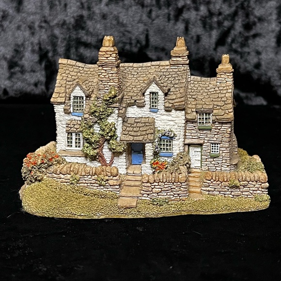 Lilliput Lane | Puffin Row | England Collection - Picture 3 of 16